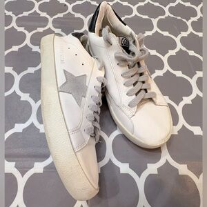GGDB White Sneakers with Gray SStar size 39/ 8
ZHUOCAIZA